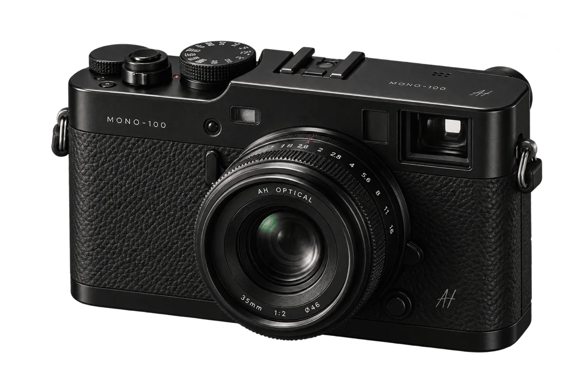 MONO 100 — camera portrait